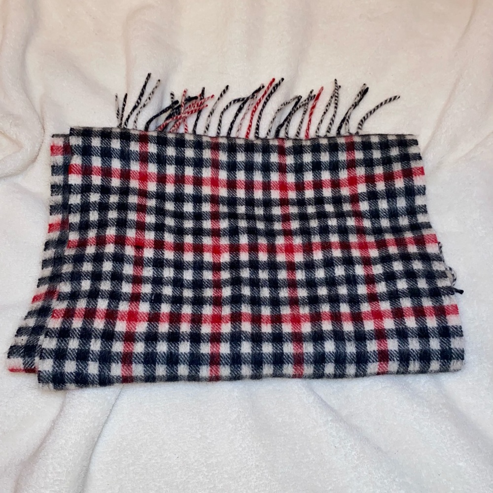 COPY - Never worn UGG scarf. High Quality!! - Picture 4 of 4